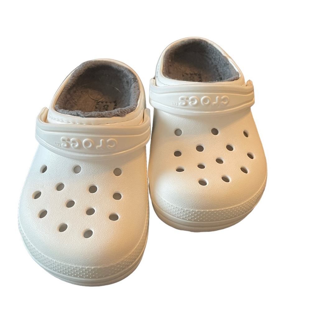 Toddler size 9 white fleece lined crocs in great condition